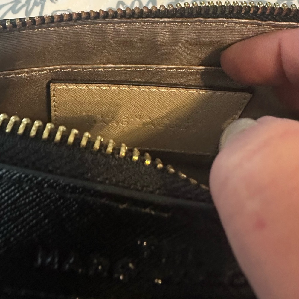 Marc Jacobs Cream Leather Snapshot Crossbody with Branded Strap - Picture 4 of 4